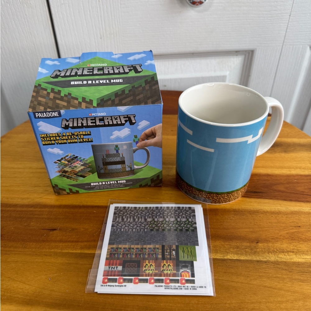 Paladone build a level mug